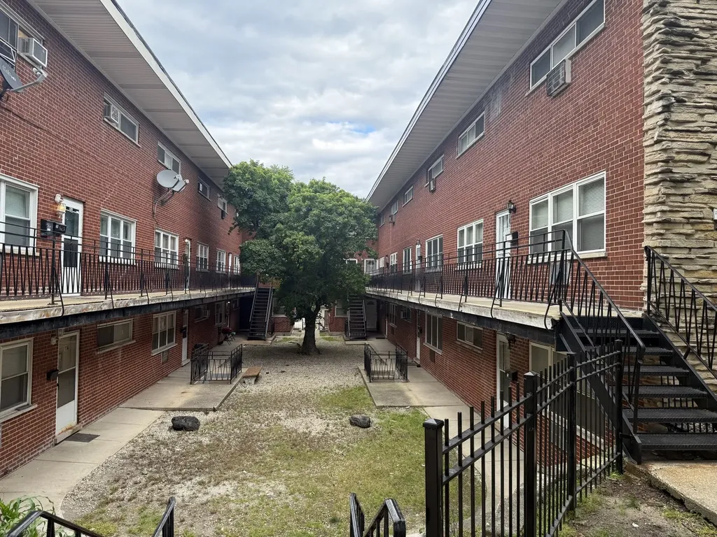 6911 North Ridge Boulevard Chicago IL 60645
