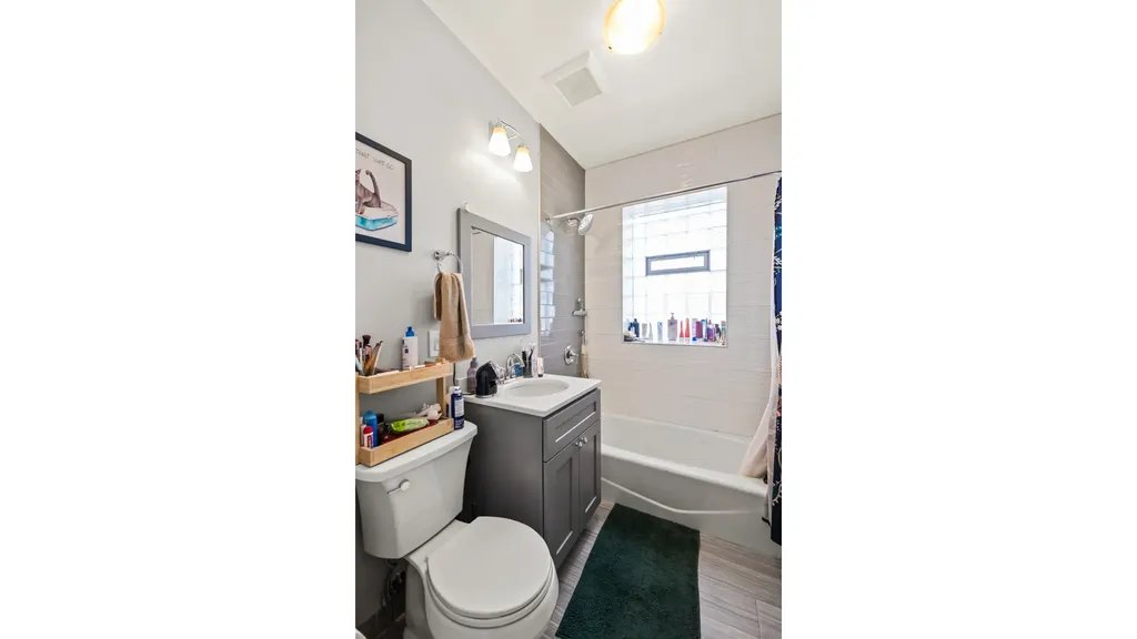 7555 North Claremont Avenue Chicago IL 60645