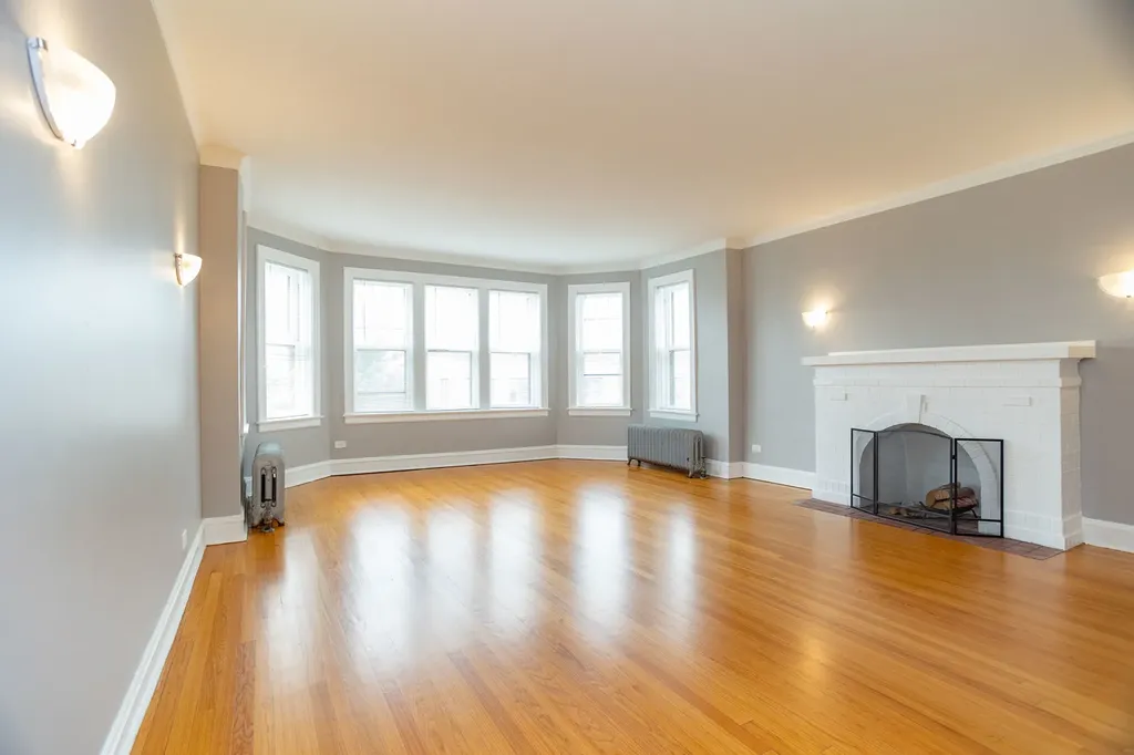 7555 North Claremont Avenue Chicago IL 60645