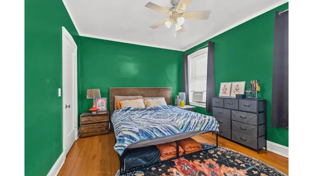 7555 North Claremont Avenue Chicago IL 60645