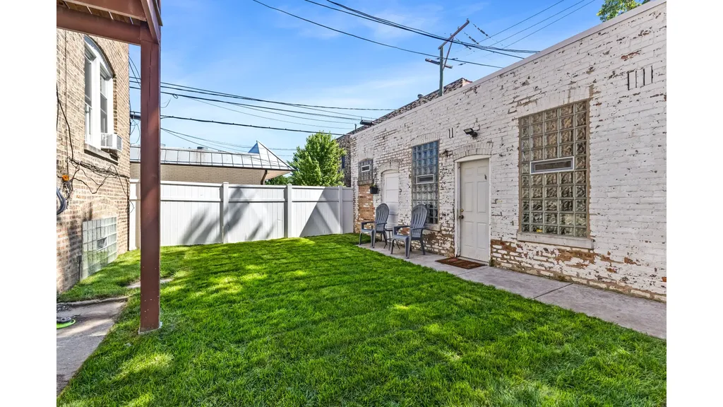 7555 North Claremont Avenue Chicago IL 60645
