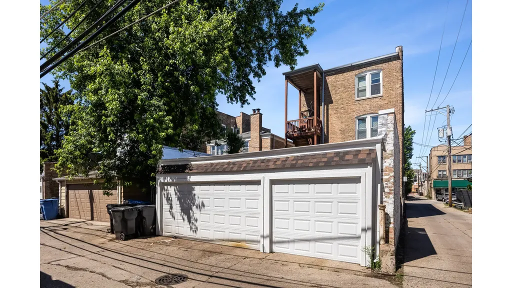 7555 North Claremont Avenue Chicago IL 60645