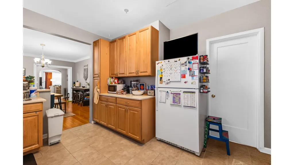 7555 North Claremont Avenue Chicago IL 60645