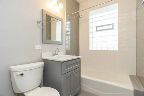 7555 North Claremont Avenue Chicago IL 60645