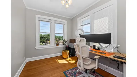 7555 North Claremont Avenue Chicago IL 60645