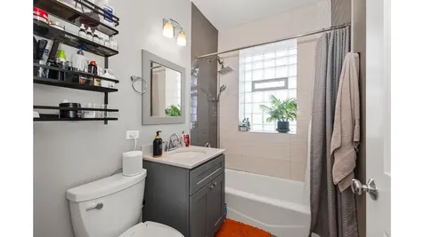 7555 North Claremont Avenue Chicago IL 60645