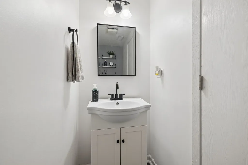6504 Fernwood Drive Lisle IL 60532
