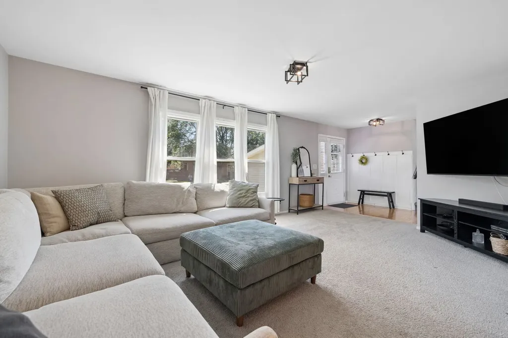 6504 Fernwood Drive Lisle IL 60532
