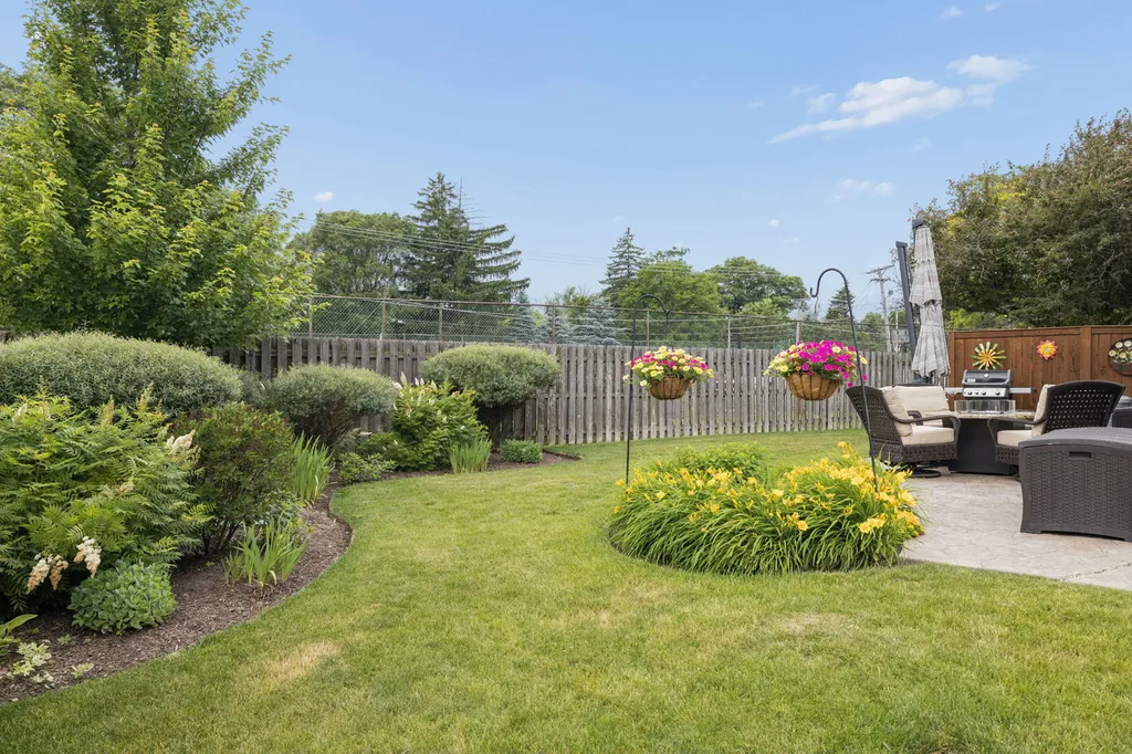 328 Cromwell Court Westmont IL 60559