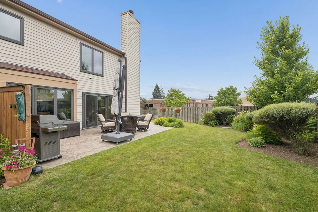 328 Cromwell Court Westmont IL 60559
