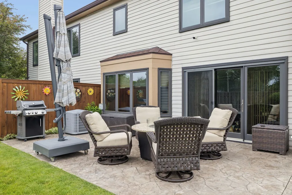 328 Cromwell Court Westmont IL 60559