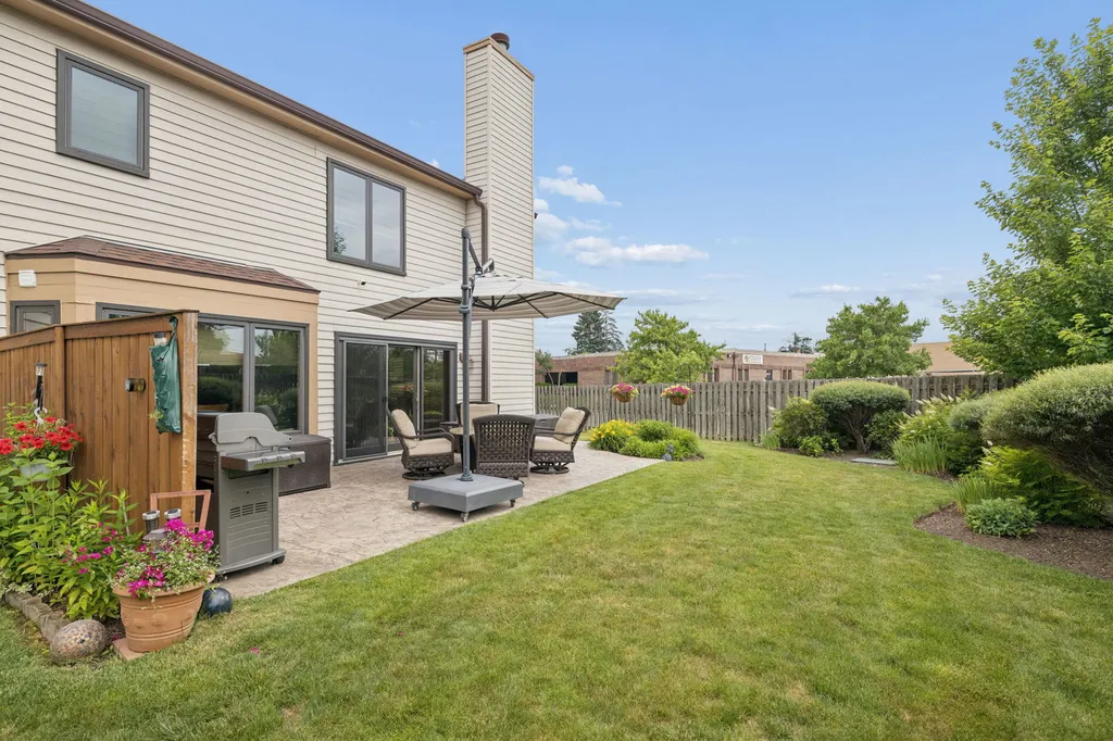 328 Cromwell Court Westmont IL 60559