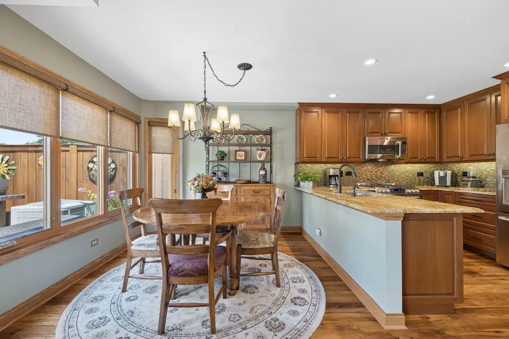 328 Cromwell Court Westmont IL 60559