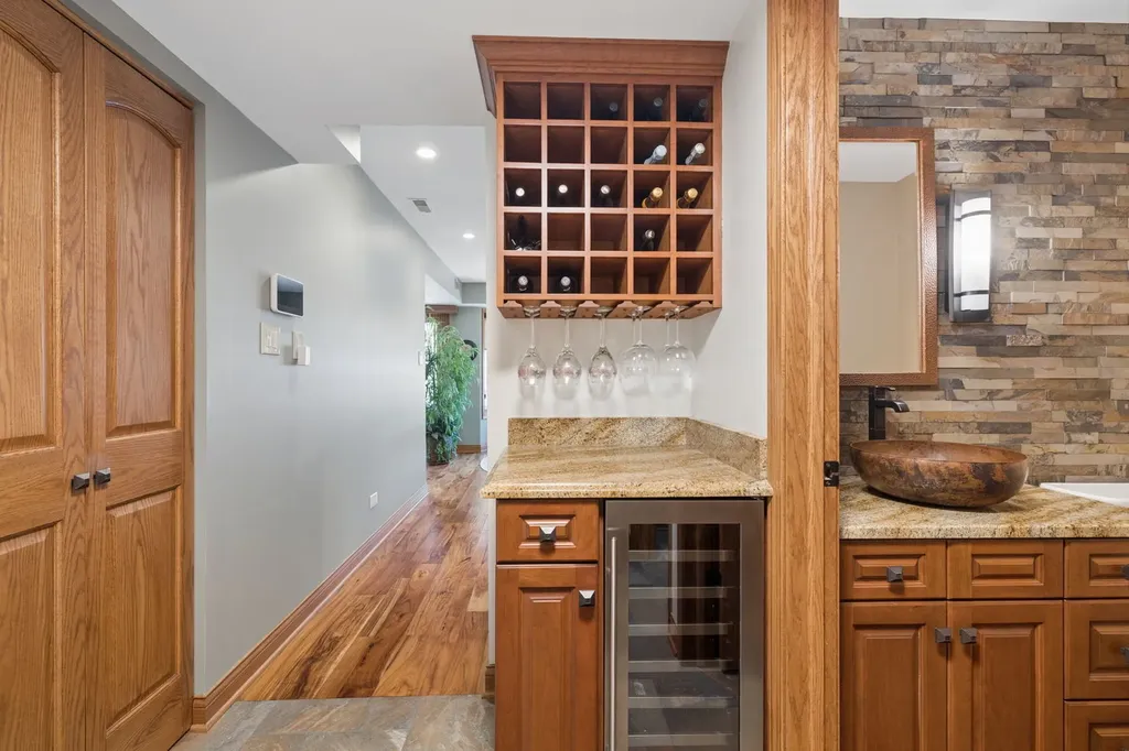 328 Cromwell Court Westmont IL 60559