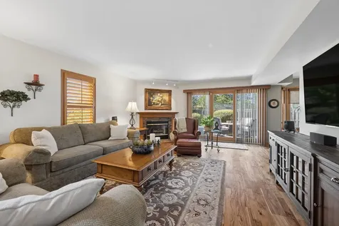 328 Cromwell Court Westmont IL 60559