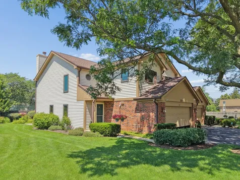 328 Cromwell Court Westmont IL 60559