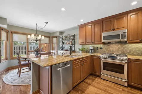 328 Cromwell Court Westmont IL 60559
