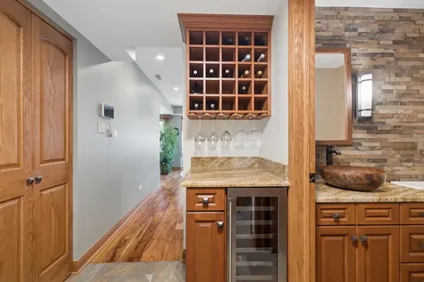 328 Cromwell Court Westmont IL 60559