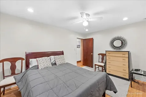 4962 North Mason Avenue Chicago IL 60630