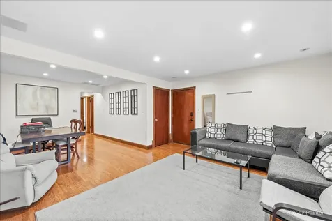 4962 North Mason Avenue Chicago IL 60630