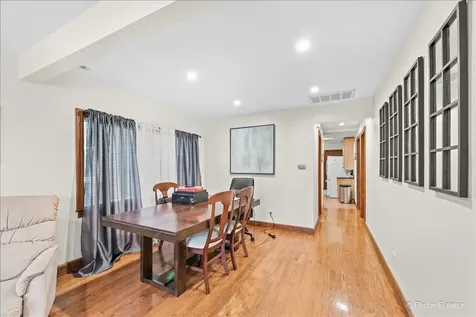 4962 North Mason Avenue Chicago IL 60630
