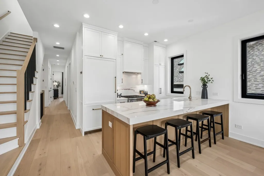 1644 West Diversey Parkway Chicago IL 60614