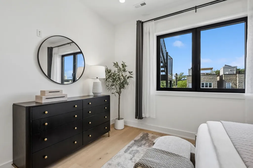 1644 West Diversey Parkway Chicago IL 60614