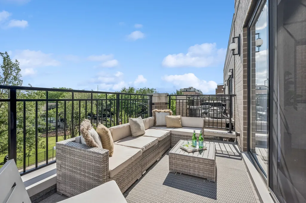 1644 West Diversey Parkway Chicago IL 60614