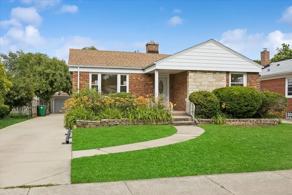 1307 Hull Avenue Westchester IL 60154