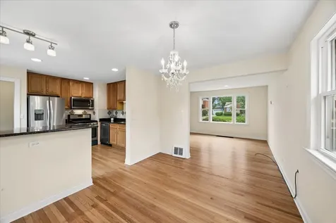 1307 Hull Avenue Westchester IL 60154