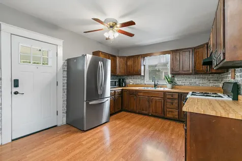 220 North Elm Street Leland IL 60531