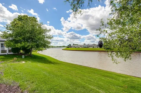 1815 Paddock Court Grayslake IL 60030