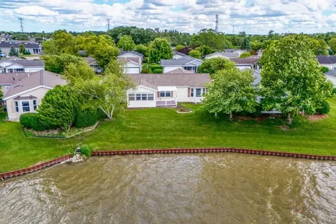 1815 Paddock Court Grayslake IL 60030