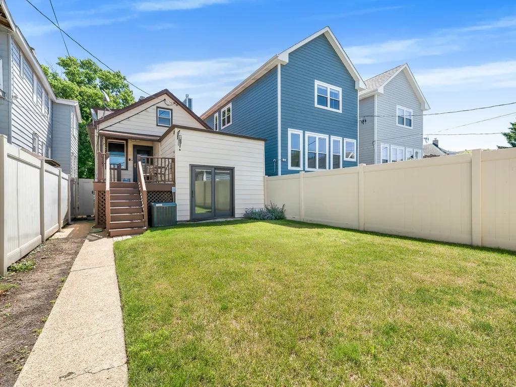 4550 North Kildare Avenue Chicago IL 60630