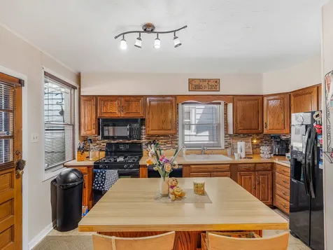 4550 North Kildare Avenue Chicago IL 60630