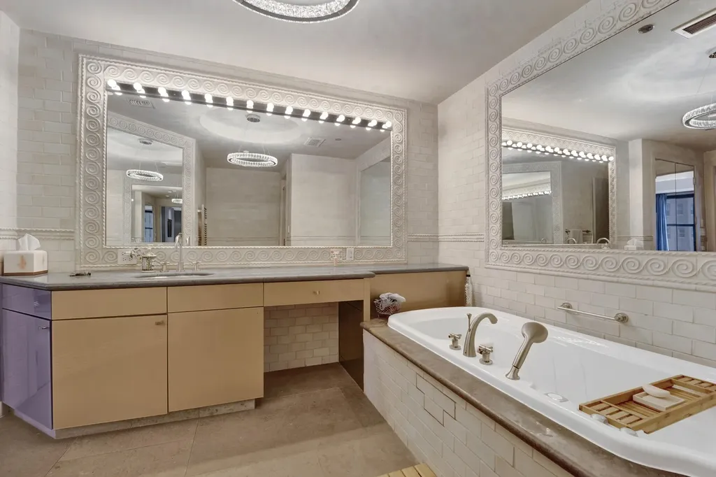 55 West Delaware Place Chicago IL 60610