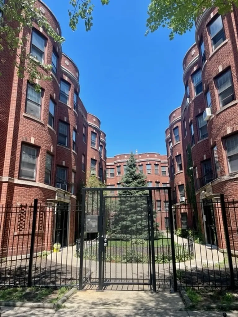 1062 West Thorndale Avenue Chicago IL 60660