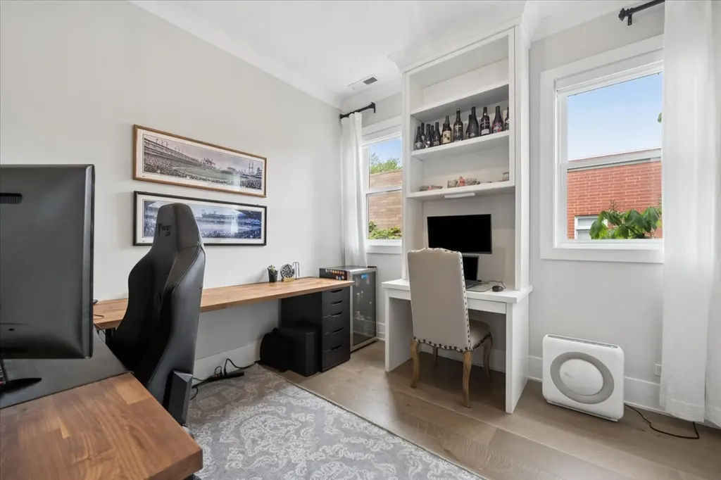 3929 North Greenview Avenue Chicago IL 60613