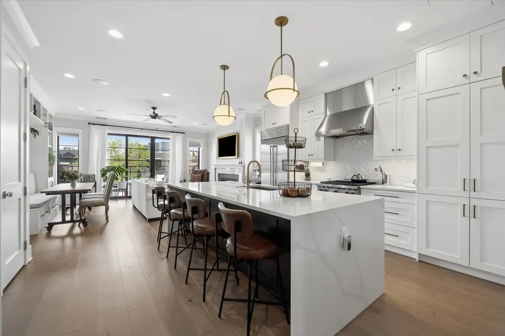 3929 North Greenview Avenue Chicago IL 60613