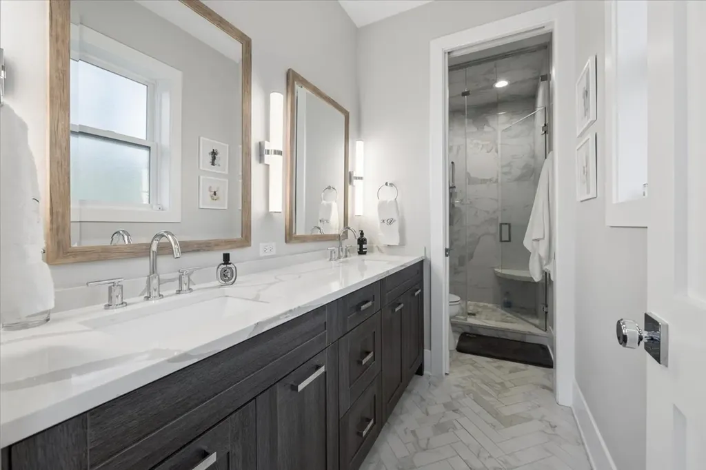 3929 North Greenview Avenue Chicago IL 60613