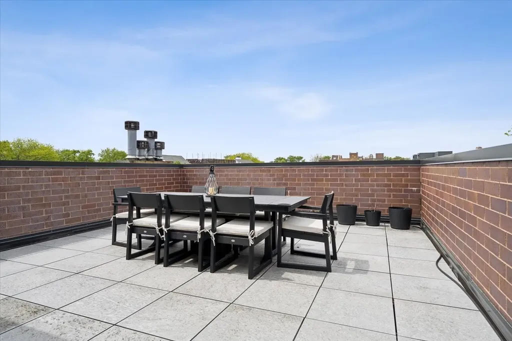3929 North Greenview Avenue Chicago IL 60613