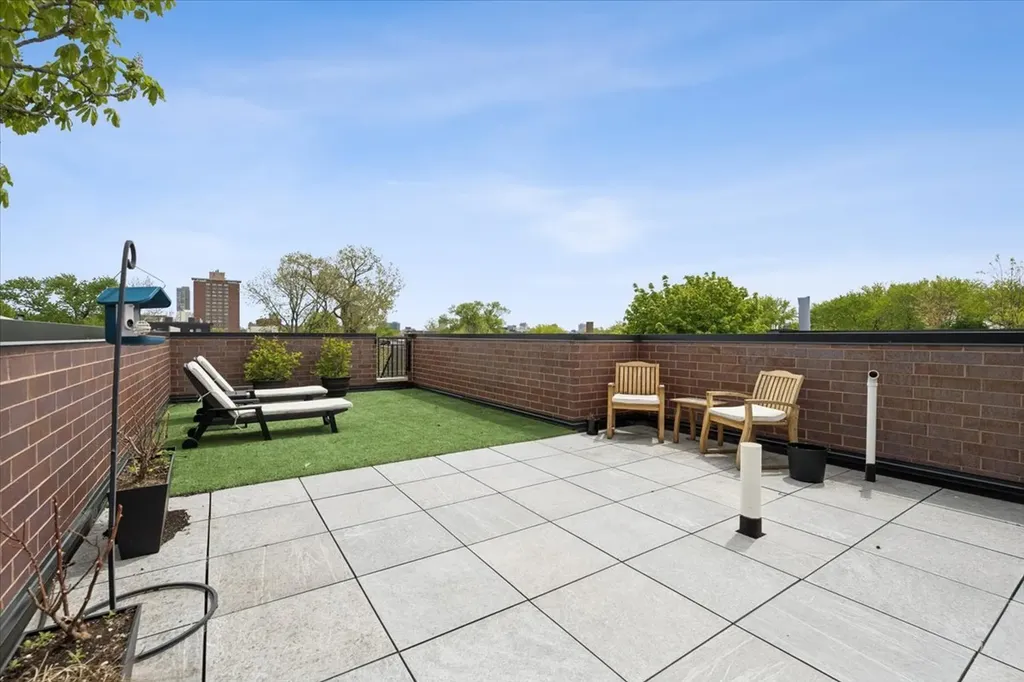 3929 North Greenview Avenue Chicago IL 60613