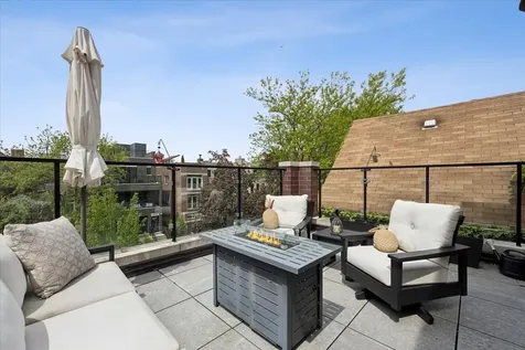 3929 North Greenview Avenue Chicago IL 60613
