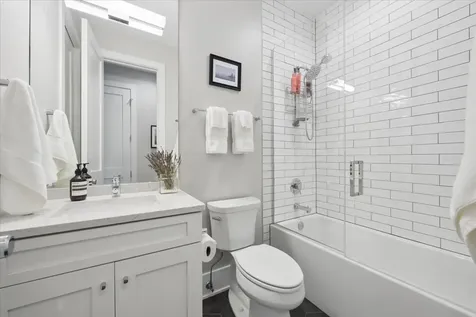 3929 North Greenview Avenue Chicago IL 60613
