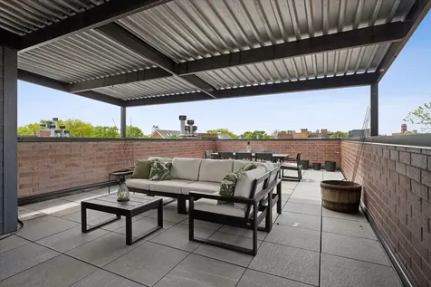 3929 North Greenview Avenue Chicago IL 60613