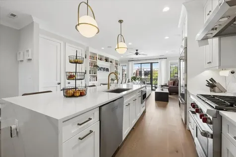 3929 North Greenview Avenue Chicago IL 60613