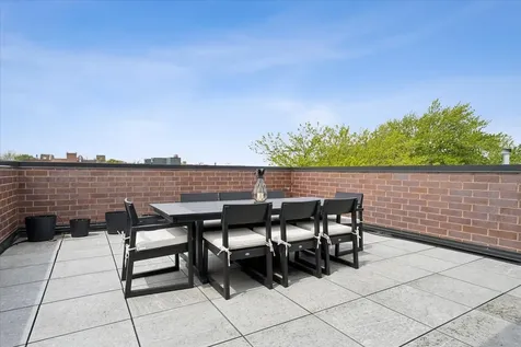 3929 North Greenview Avenue Chicago IL 60613