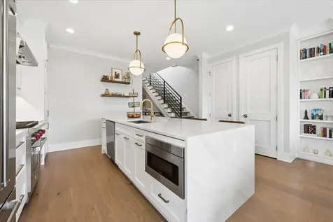3929 North Greenview Avenue Chicago IL 60613