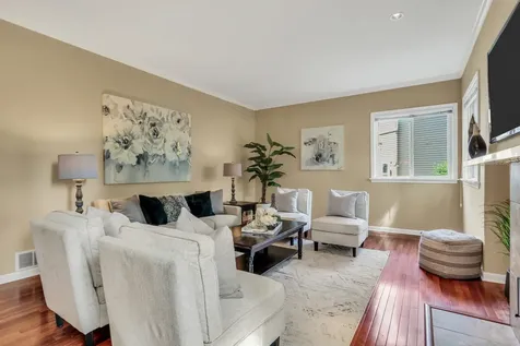 1211 Laurel Lane Gurnee IL 60031