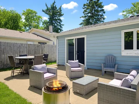 626 Debra Drive Des Plaines IL 60016